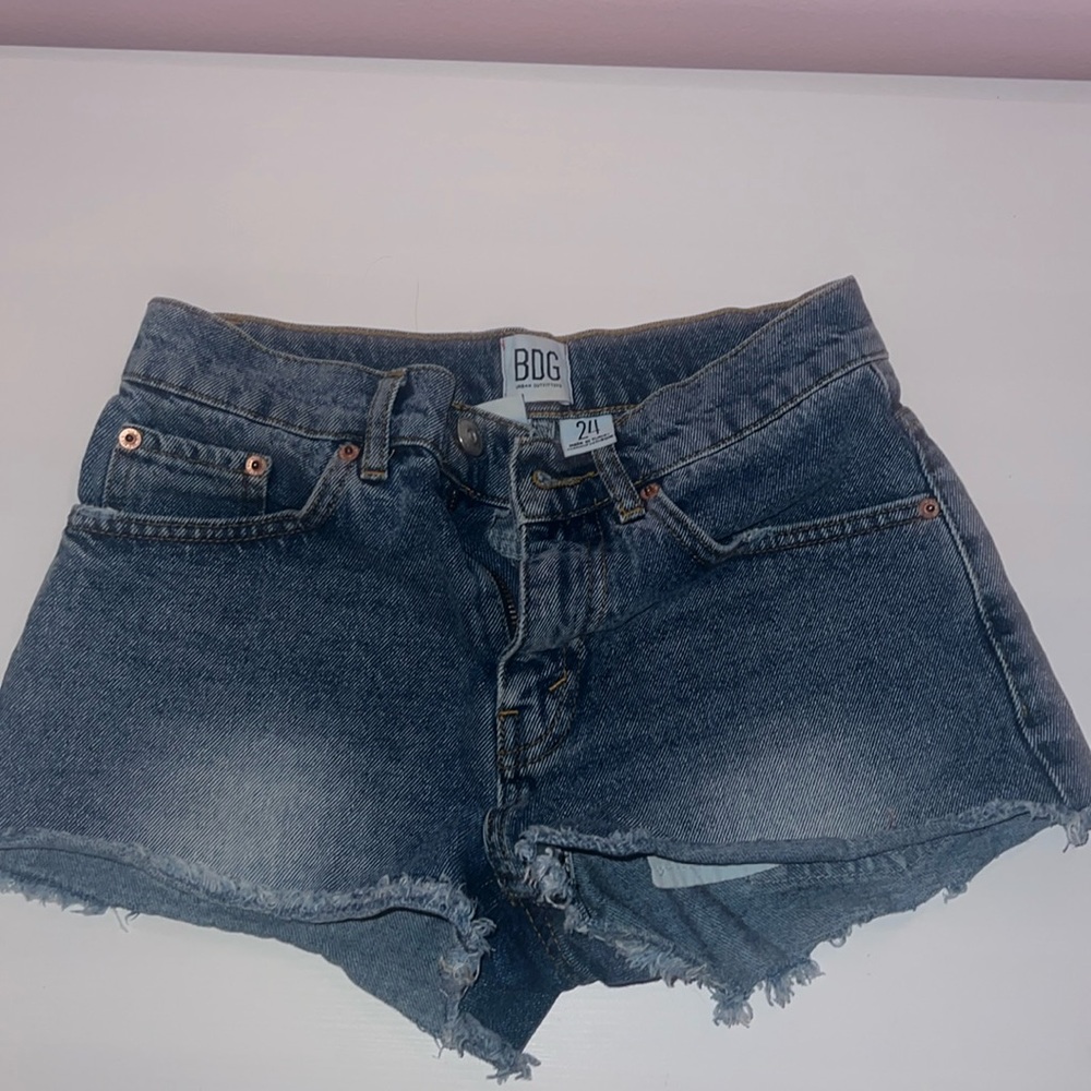 Urban Outfiters Jean Short Perfect Condtion- would fit a Xs or Small - Picture 1 of 4